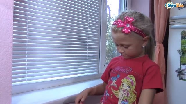 Ярослава готовит разноцветное ЖЕЛЕ - КОТЕНОК Видео для детей