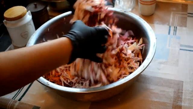 Салат на зиму из капусты и свеклы