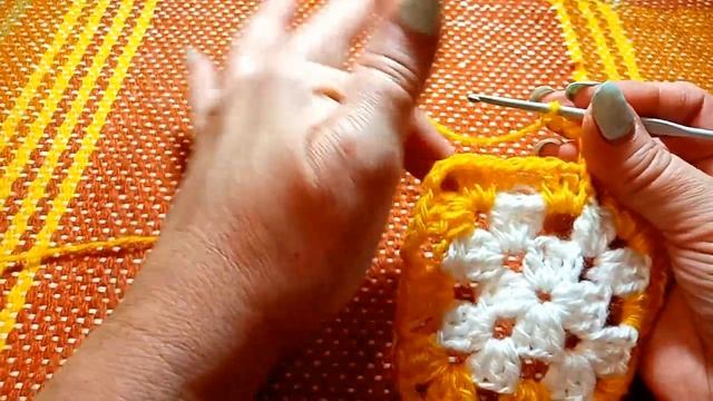 Вязаный крючком чехол на стул