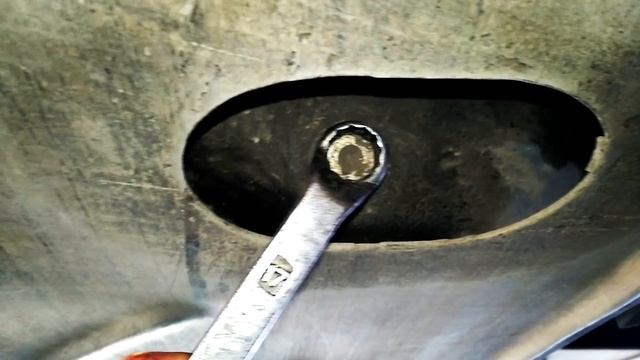 Как заменить масло и масляный фильтр на автомобиле ВАЗ 2115,2114,2113,2199,2109,2108