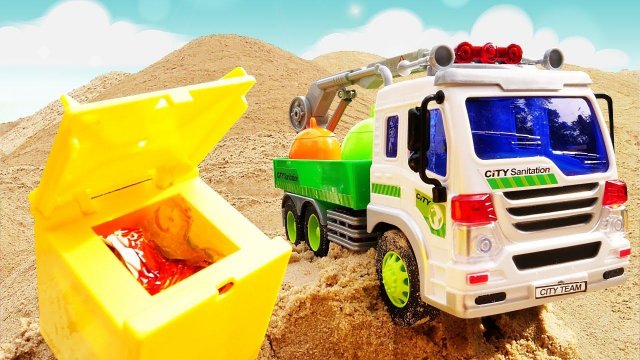 Моя Песочница — Игры для детей на улице : Мусоровоз собирает мусор, а рабочие машинки помогают
