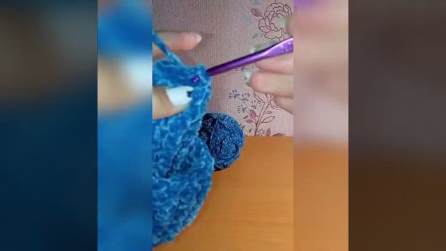 Следки из плюшевой пряжи крючком.
