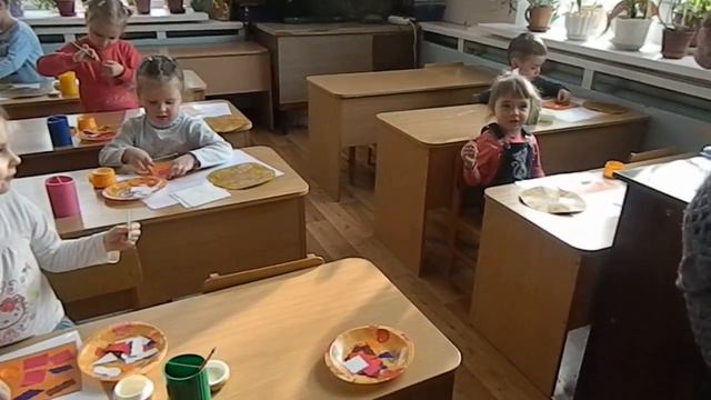 Занятие аппликация в младшей группе.  Лоскутное одеяло