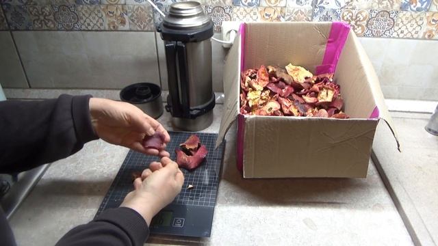 Гранатовые корки для сада и огорода. Свойства кожуры граната. Заготовка и способы применения