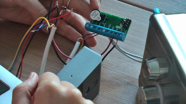 Подключение домофона HiWatch DS-D100K