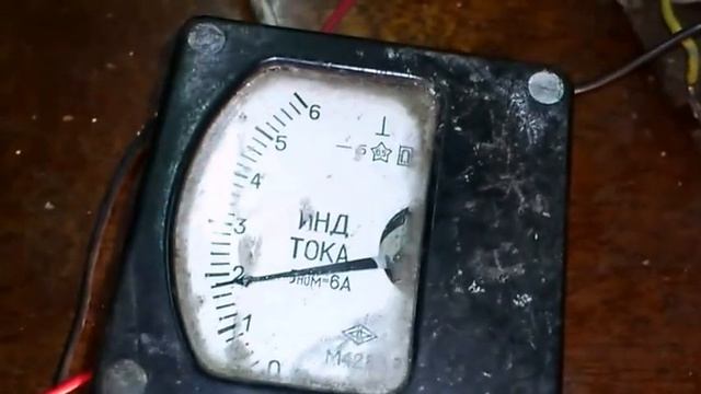 Подключение амперметра и вольтметра к ЗУ.  Connecting the ammeter and voltmeter to the charger.