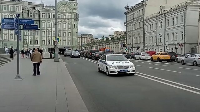 Как передвигается по дорогам президентский кортеж Путина / Аурусы и не только