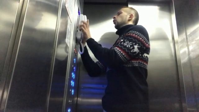 Я застрял в лифте, что делать?))