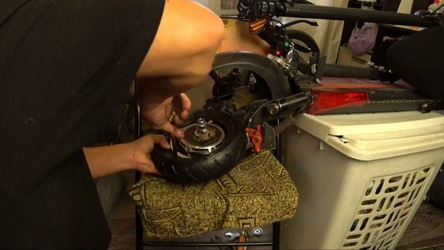 КАК ПЕРЕБОРТИРОВАТЬ КОЛЕСО НА САМОКАТЕ KUGOO M4 PRO#топ #врек #врекомендации #а4 #тренды