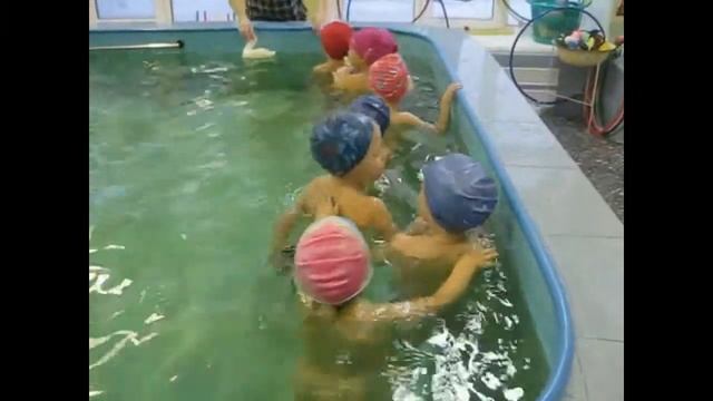 Бассейн! Урок плавания в детском саду