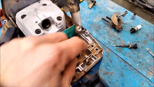 Бензопила заводится прогрелась и глохнет. Что делать.