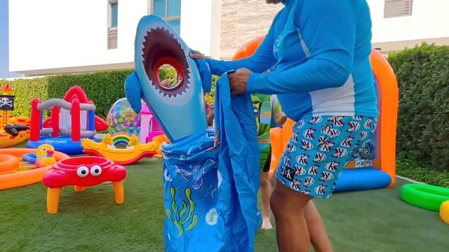 Диана и Рома делают мини-аквапарк для малыша Оливера