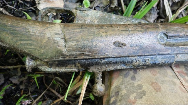 Откуда целый Склад оружия в болоте ?! Раскопки Второй мировой с металлоискателем