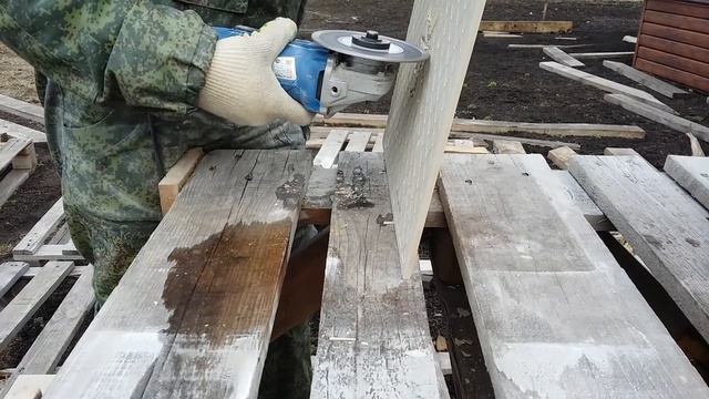 Как сделать отверстие в керамограните / круглое под трубы вырезать болгаркой / Андреевские срубы