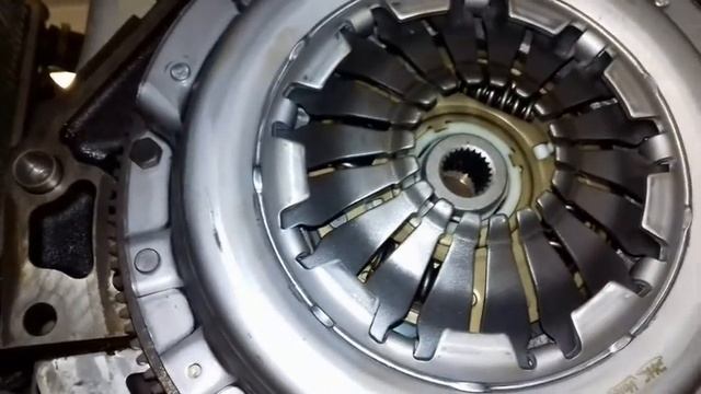 Замена сцепления Chevrolet Lanos. Подводные камни. Сломанный рычаг выжима сцепления . Авто - ремон