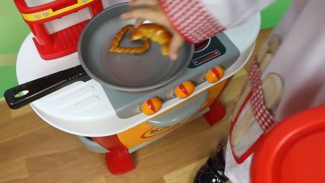 Детская кухня Готовим вместе с поваром Эмилюшей