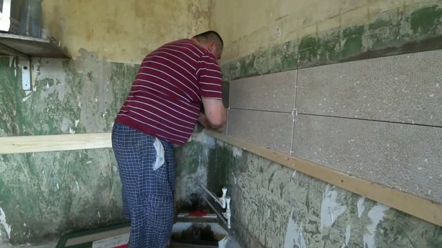 КАК СДЕЛАТЬ ФАРТУК ИЗ ПЛИТКИ НА КУХНЮ, ОЧЕНЬ БЫСТРО. КЛАДУ НА ДВЕ СТЕНЫ.