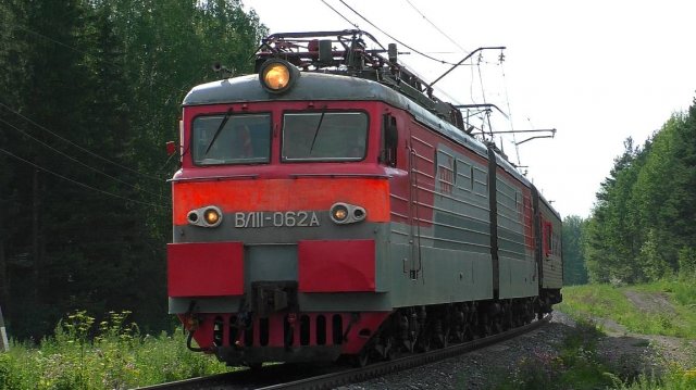 ВЛ11-062 с вагоном-дефектоскопом и приветливой бригадой