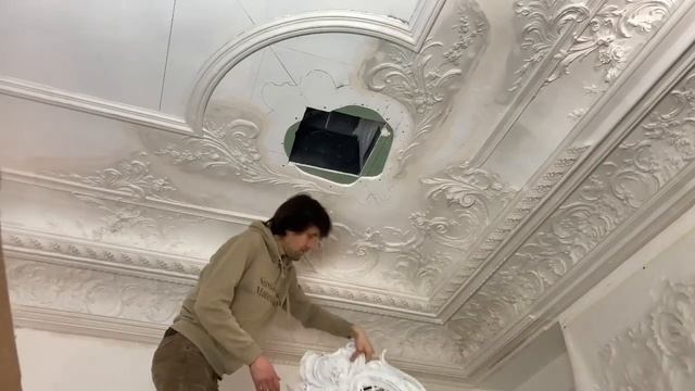 Лепнина из гипса на потолке из коллекции Барокко Эрмитаж