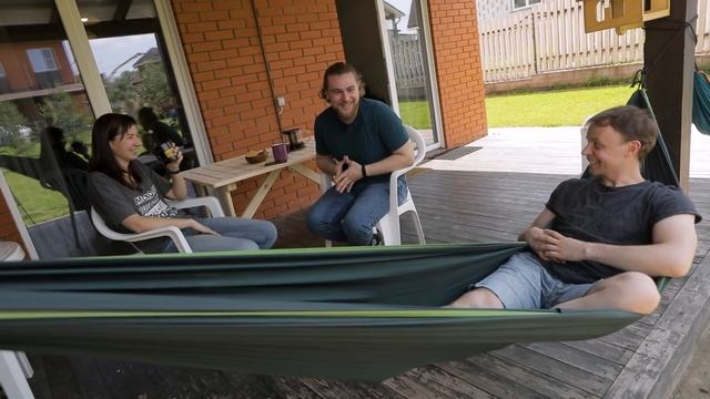 "Собиратор": различают сотню видов отходов и знают, как сделать лавку из пакетов!