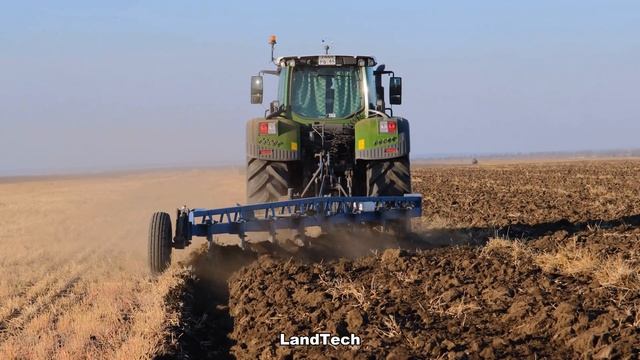 Тракторы Кировец К-740МПр, К-744 Р2 и один Fendt 936 G6 пашут поле навесными плугами ПНУ-8-40!