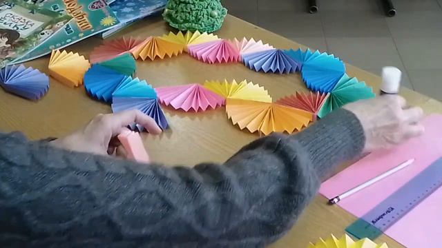 Веерная гирлянда из бумаги: мастер класс