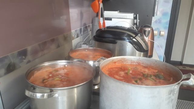 Жизнь в деревне//Огурцы резаные без уксуса  в томатном соке по- новому.