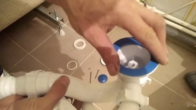 Сборка и установка сифона на акриловую ванну