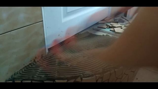 Облицовка полукруглой ступеньки битой мозаикой (отходы плитки) / Broken mosaic