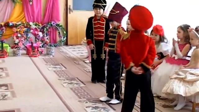 Танец гусар в детском саду. Старшая группа.