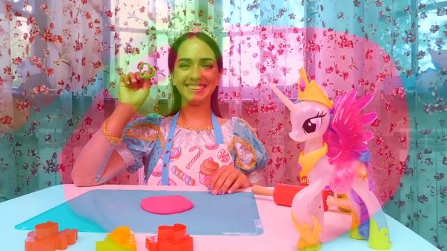 Готовлю игрушкам! Вкусняшки для пони — игры в готовку для детей с Плей До и кинетическим песком