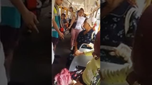 Я победу делала! Неадекватная бабка в трамвае.