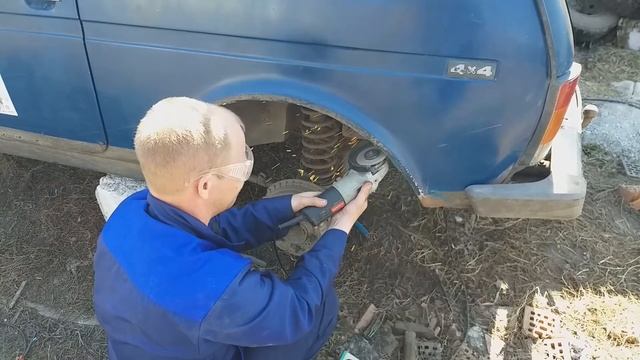 Режем Арки на Ниве. Установка 29" Покрышек.