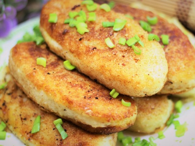 Как правильно готовить зразы? картофельные с мясной начинкой?Приятного просмотра.