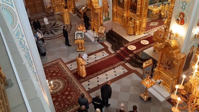 Чтение Апостола на Литургии.