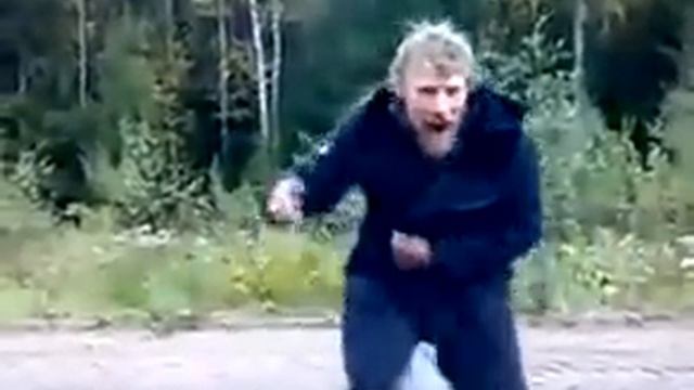 Бомж танцует в стиле Go Go ... Ночная леди Dj Riga