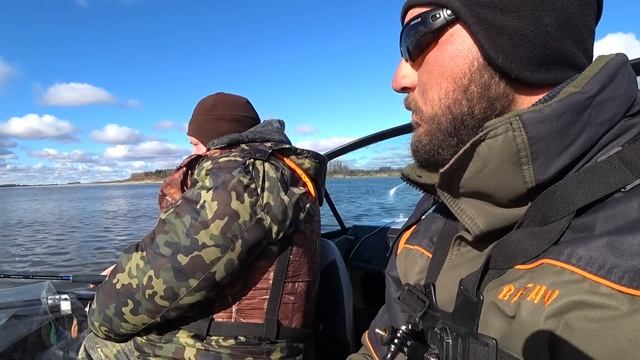 Осенний ЖОР судака!! Рыбалка на Оби поздней осенью. Первый лед скоро!Джиг ,судак, крупная щука.