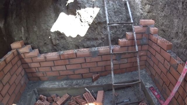 СТРОИТЕЛЬСТВО УЛИЧНОГО ПОГРЕБА ИЗ КРАСНОГО КИРПИЧА// СВОИМИ РУКАМИ (часть 1)