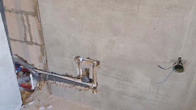 как самому сделать разводку  воды в ванной и туалете проста  и бюджетная..