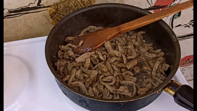 МЯГКОСТЬ ЗАШКАЛИВАЕТ!!  ТУШЁНАЯ ГОВЯЖЬЯ ПЕЧЕНЬ С ГРЕЧКОЙ!!!  ПРОСТОЙ РЕЦЕПТ!!