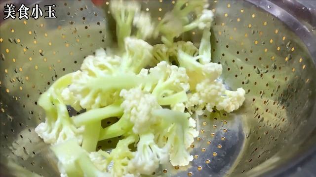 炒花菜有人焯水,有人過油,有人直接炒,全都錯了,難怪不好吃,今天分享正確的做法【美食小玉】,#花椰菜食譜,#花椰菜料理,#花椰菜的做法,#花菜炒肉家常做法,#美食,#花菜炒肉怎麼炒才好吃,#烹飪教學