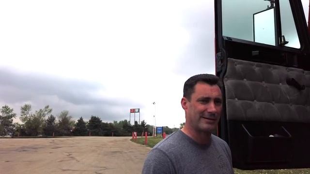 В США плохие ТРАКИ АМЕРИКАНЕЦ против новых современных траков! НА ЧЕМ ЕЗДЯТ в США