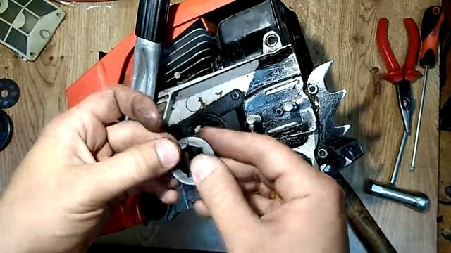 Замена звездочки на бензопиле