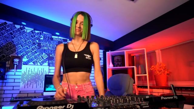 Miss Monique - MiMo Weekly Podcast 032 [Progressive House_ Melodic Techno DJ Mix] 4K