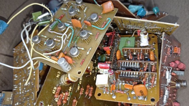 Самописец Н110.  Что в нём есть? Приборы, радиодетали, драгметаллы. Палладий, золото, серебро.