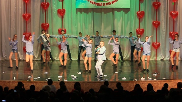 Благотворительный концерт. Артём Грачёв Арт-группа «Хорошее настроение» «Горящие, весёлые, ваши!»