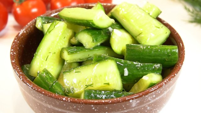 Гораздо вкуснее малосольных огурцов. Рецепт просят все кто пробует! Закусочные огурцы