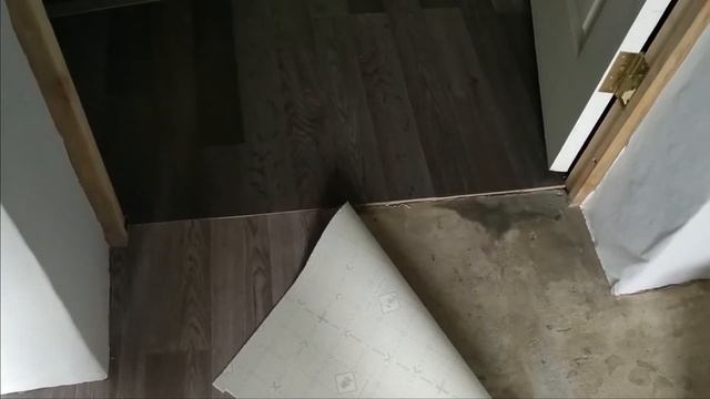 Как правильно приклеить линолеум