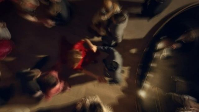 ТЫ ДЕРЖИСЬ ЗА РУКУ, НО НЕ ИСЧЕЗАЙ (ТОМАС ШЕЛБИ, ОСТРЫЕ КОЗЫРЬКИ)