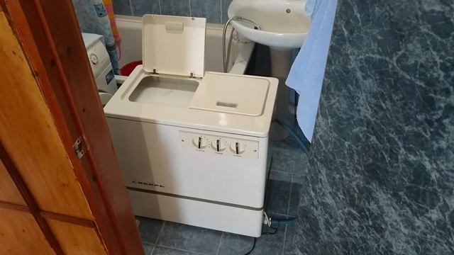 Стирка с помощью стиральной машины "Сибирь-6ЭТ" 1989 года выпуска. Часть 1.